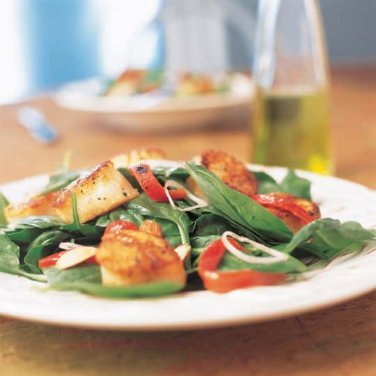 Warm Spinach Salad With Seared Scallops And Roasted Pepper