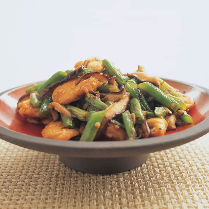 Spicy Stir-Fried Sesame Chicken with Green Beans and Shiitake Mushrooms