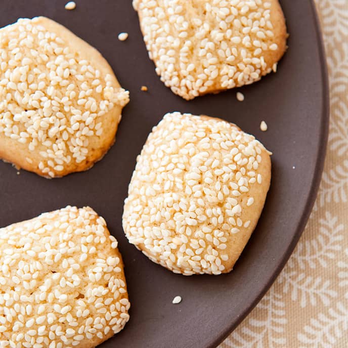 Italian Sesame Seed Cookies (Giugiuleni)