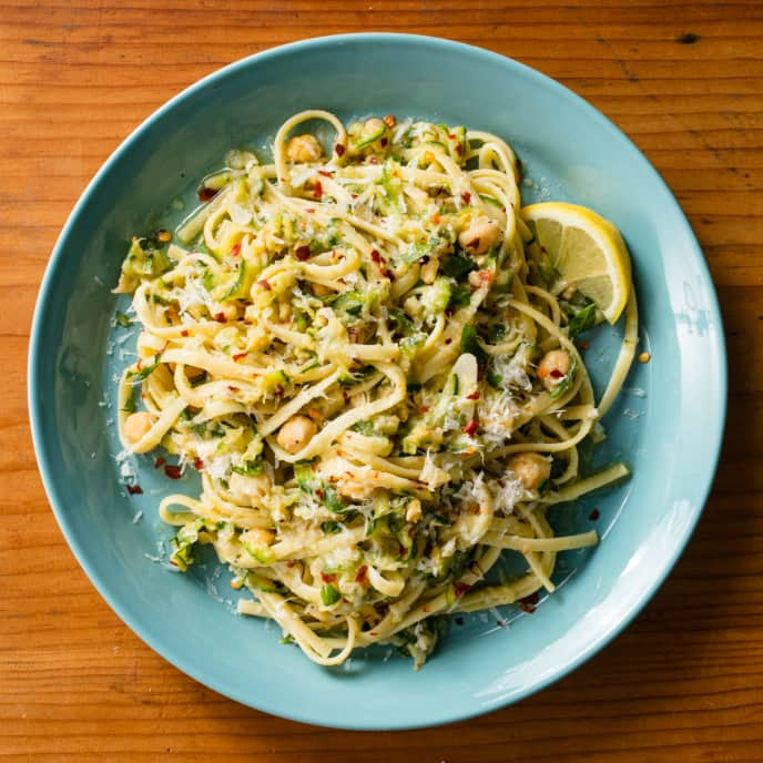 Linguine with Chickpeas and Zucchini