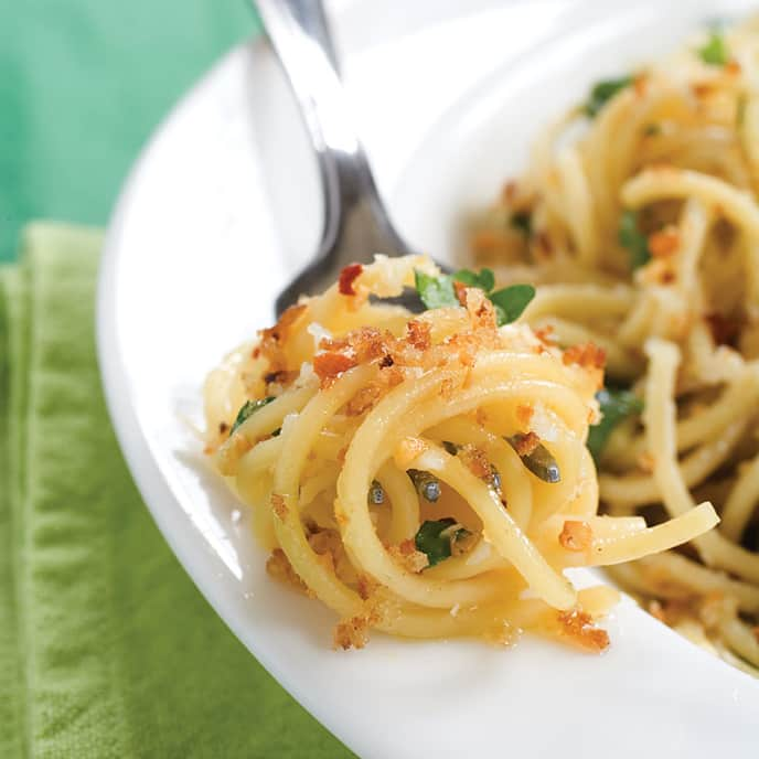 Spaghetti with Garlic, Olive Oil, and Spicy Bread Crumbs