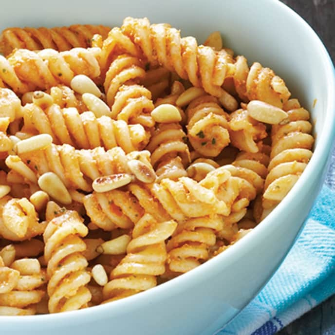 Spicy Roasted Red Pepper Pesto Pasta Salad