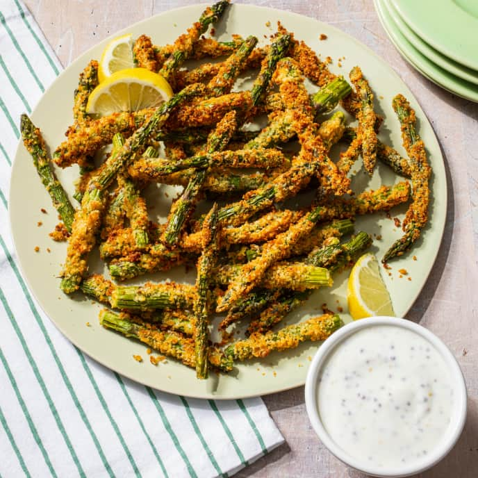 Air-Fryer Asparagus Fries with Yogurt Sauce