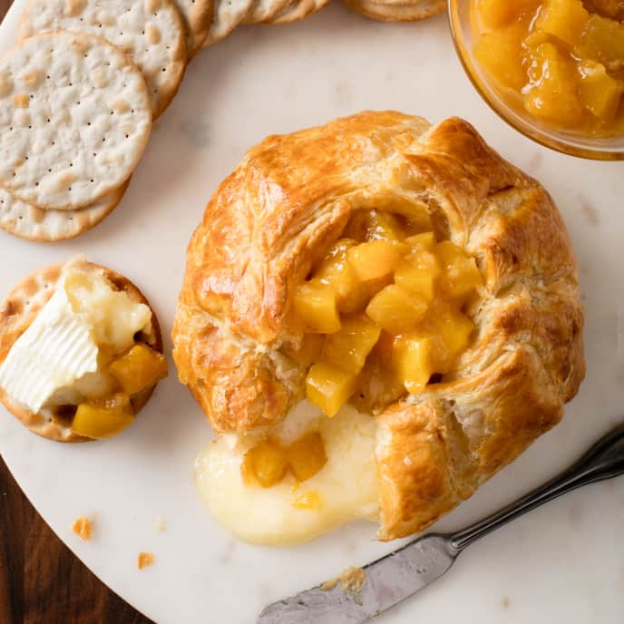 Baked Brie In Puff Pastry (Brie en croute with jam) - Amira's Pantry