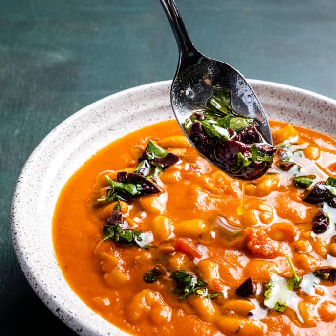 Slow-Cooker White Bean and Tomato Soup