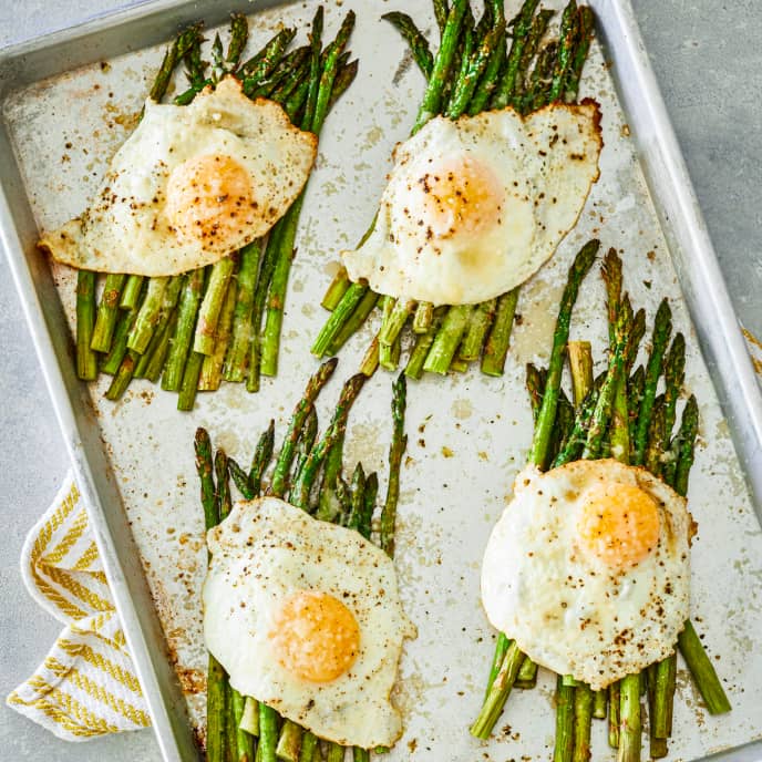 Fried Eggs with Asparagus and Parmesan