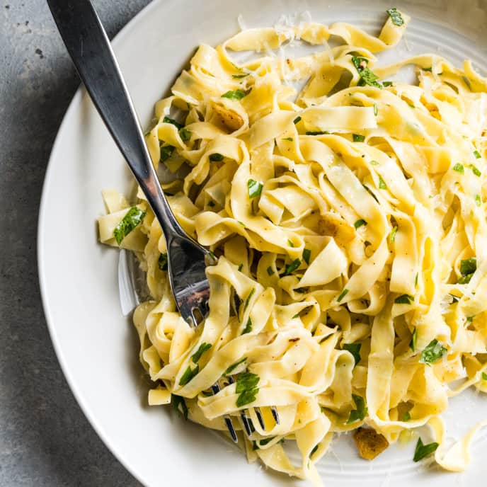 Garlic Oil Pasta Sauce with Parsley and Pecorino