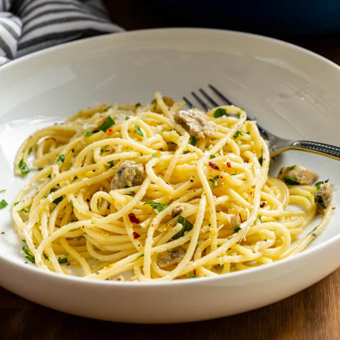 Garlicky Spaghetti with Clams