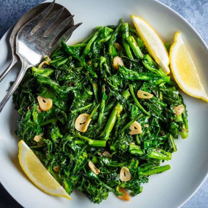 Quick-Braised Broccoli Rabe with Garlic and Anchovies