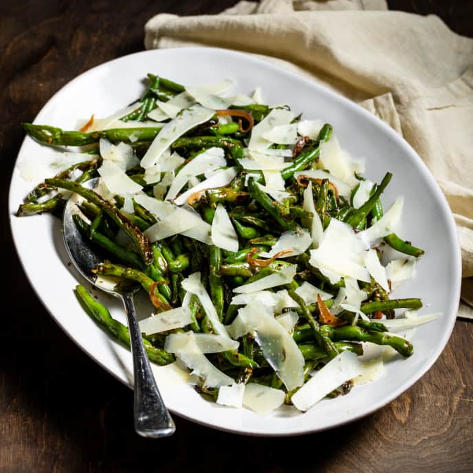 Skillet-Roasted Green Beans with Garlic and Pecorino Romano