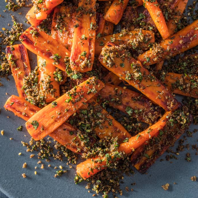 Skillet-Roasted Carrots with Za'atar Bread Crumbs and Cilantro