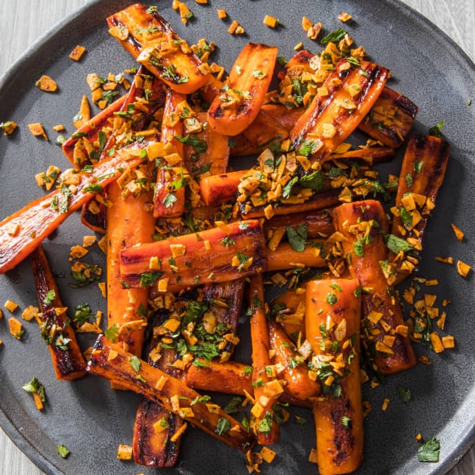 SkilletRoasted Carrots with Smoky Spiced Almonds and Parsley Cook's
