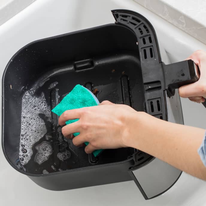 How Best to Clean Air Fryer Basket: Easy Tips for Sparkling Results