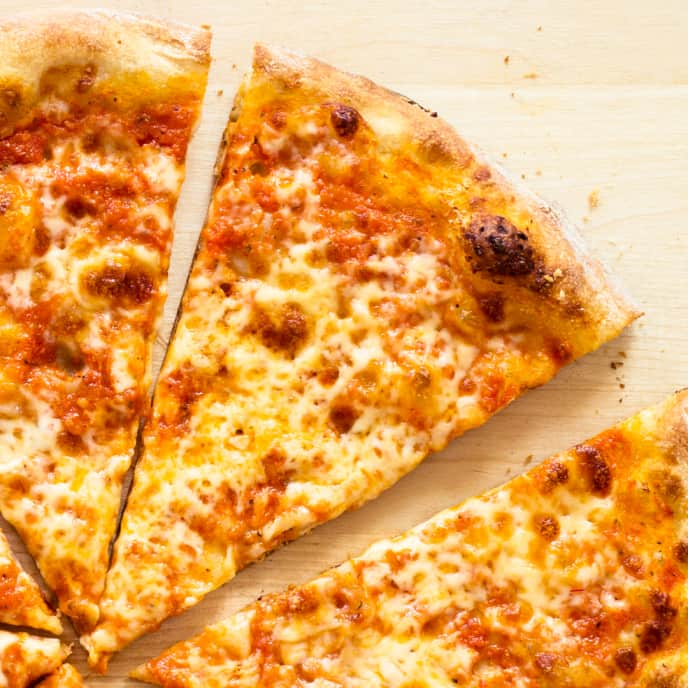 How to Make the Best Homemade Pizza—According to the Pros