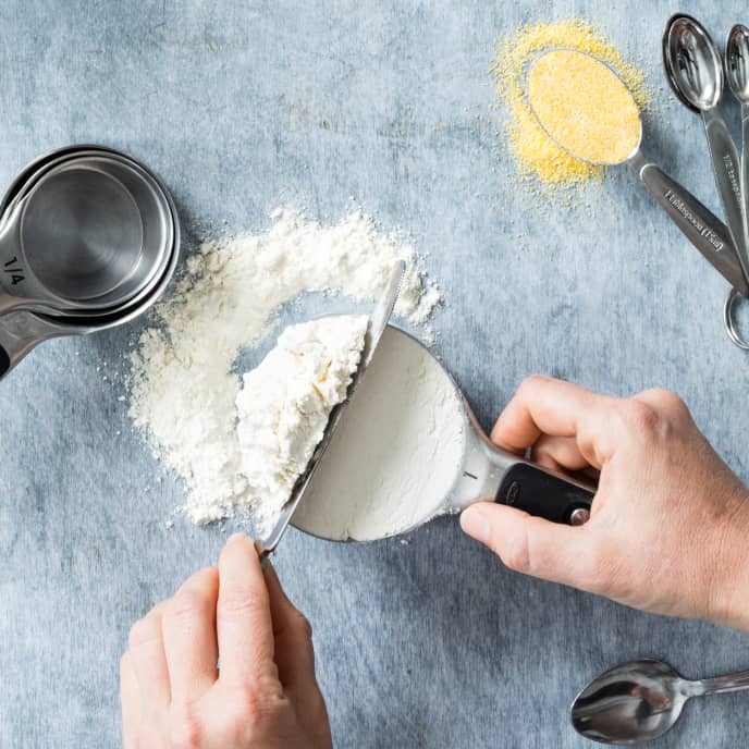 How to Properly Measure Wet and Dry Ingredients, Baking 101