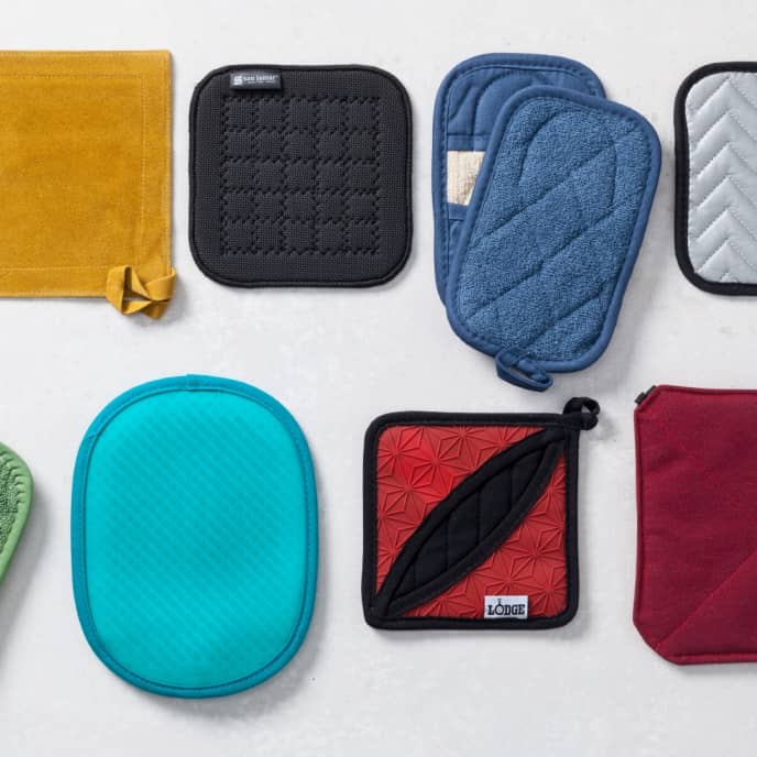 These Heat-Resistant Pot Holders Passed All of Our Tests with Flying  Colors, and They're Now $9