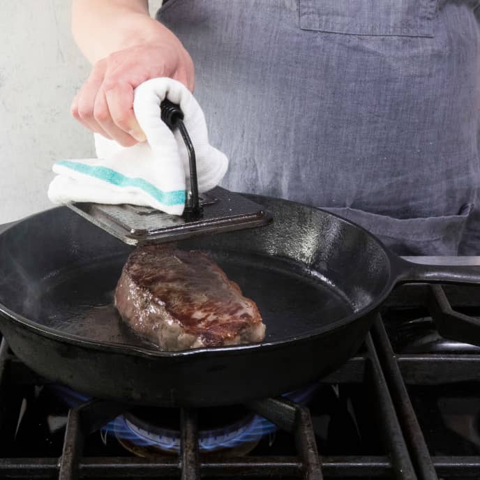 Can you use a cast iron skillet on a grill? (Explained)