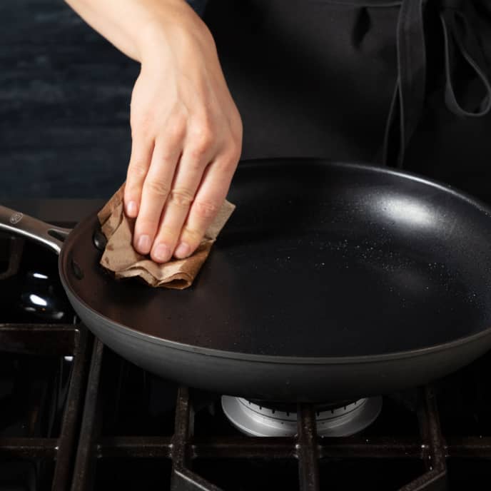 Cast Iron vs Nonstick Cookware: Why You Need Both