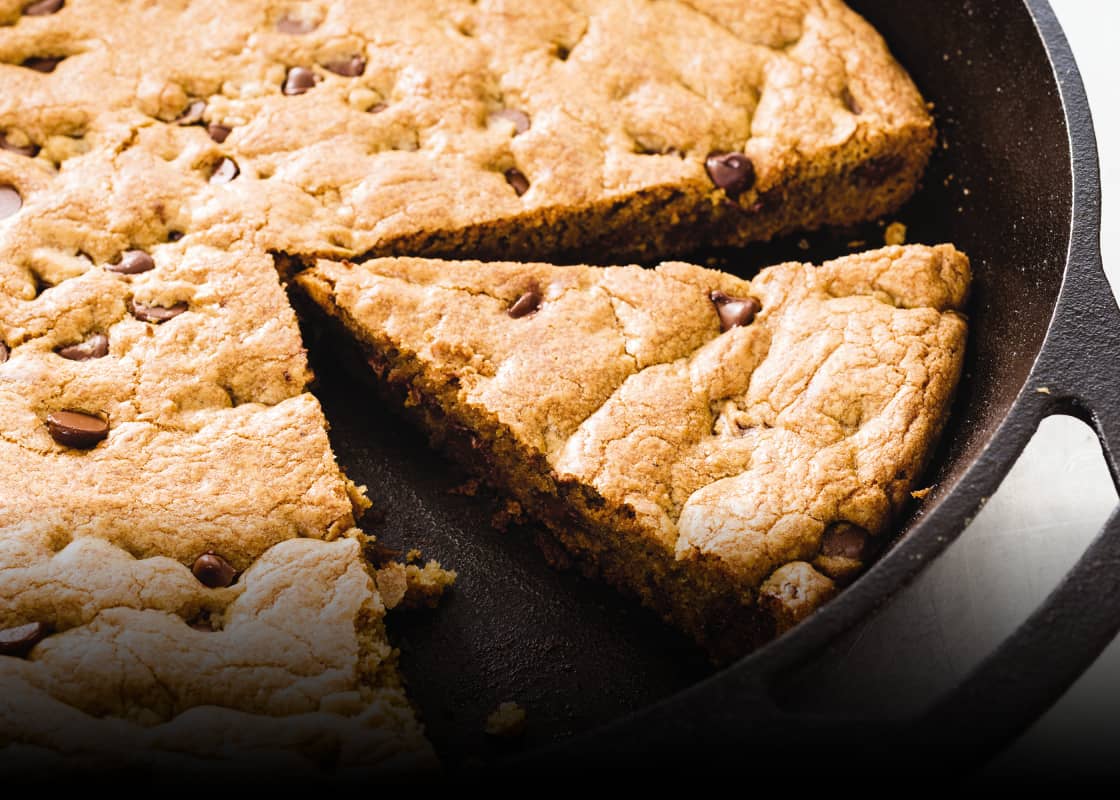 cast iron skillet cookie // chocolate chip — the farmer's daughter