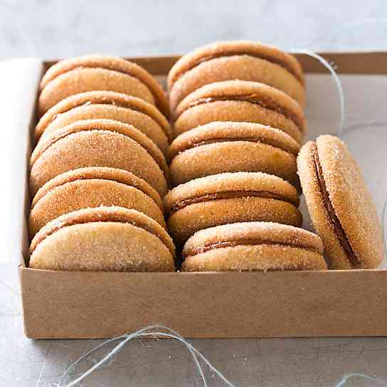 Dulce de Leche and Cinnamon Sandwich Cookies