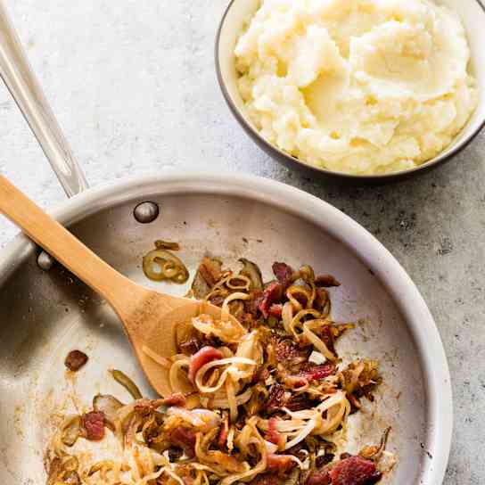 Mashed Potatoes and Apples with Bacon and Browned Onions
