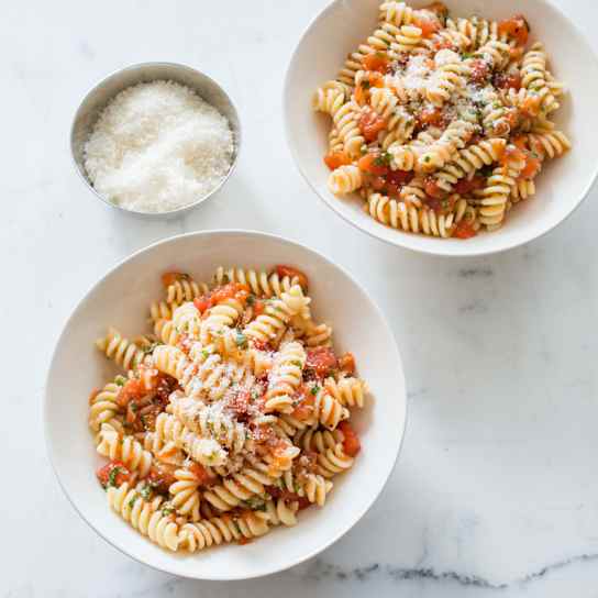 Pasta and Fresh Tomato Sauce with Chile Pepper and Basil