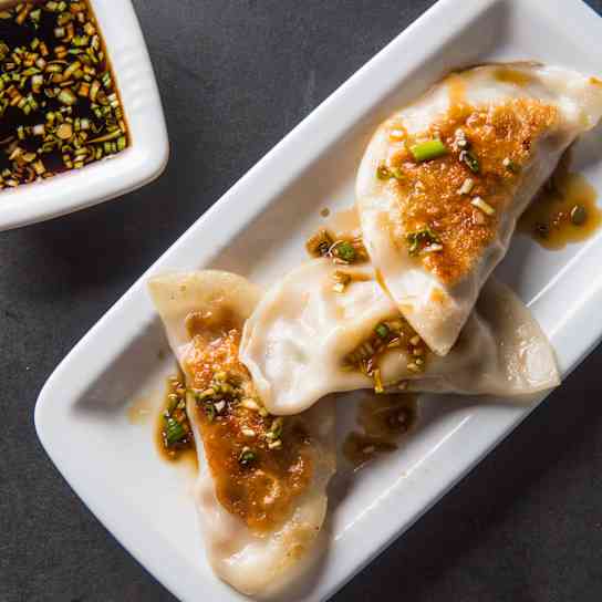 Pork and Cabbage Dumplings (Wor Tip)