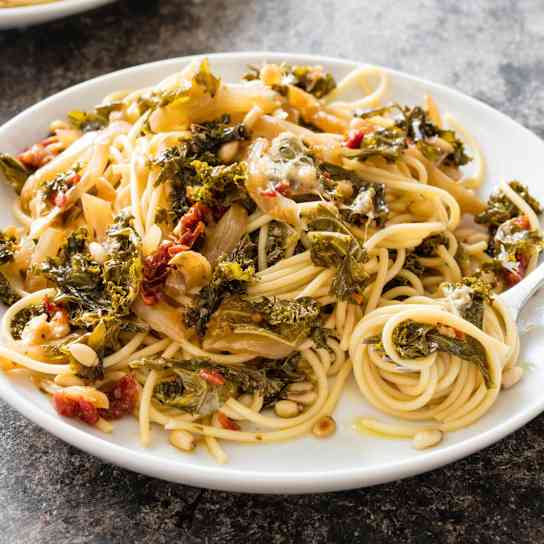 Slow-Cooker Braised Kale, Fennel, and Sun-Dried Tomato Sauce