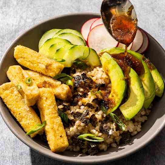 Brown Sushi Rice Bowl with Tofu and Vegetables