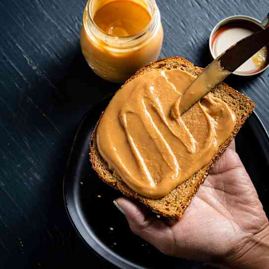 Homemade Creamy Peanut Butter