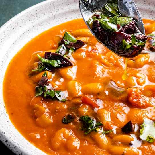 Slow-Cooker White Bean and Tomato Soup