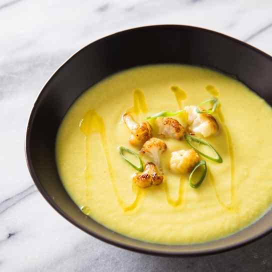 Vegan Creamy Curried Cauliflower Soup