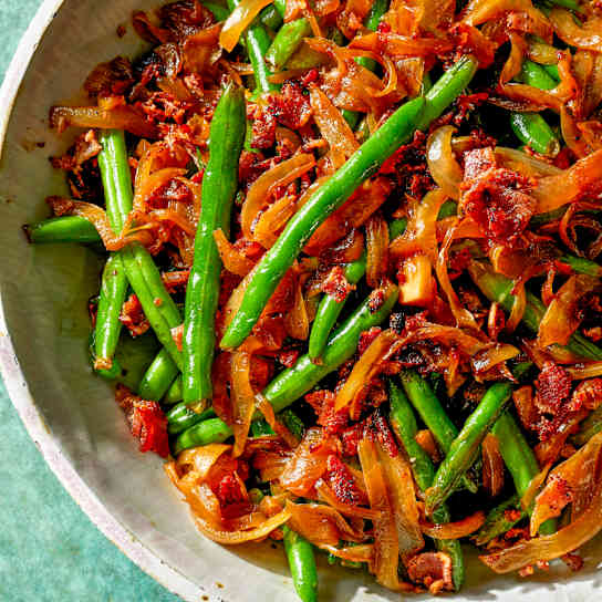 Green Beans with Caramelized Onions and Bacon