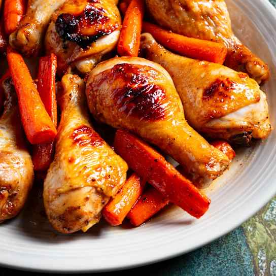 Honey-Roasted Chicken Drumsticks with Carrots