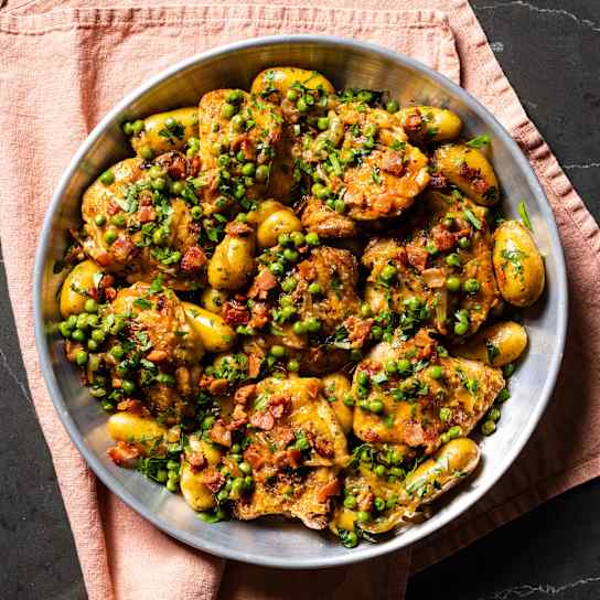 One-Pan Chicken Thighs with Fingerling Potatoes, Peas, and Bacon