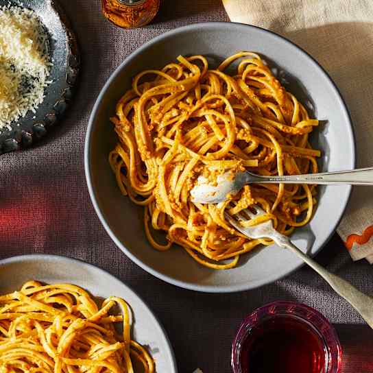 Pasta with Tomato and Almond Pesto (Pesto alla Trapanese)