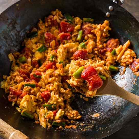 Xīhóngshì Chǎo Jīdàn (Chinese Stir-Fried Tomatoes and Eggs)