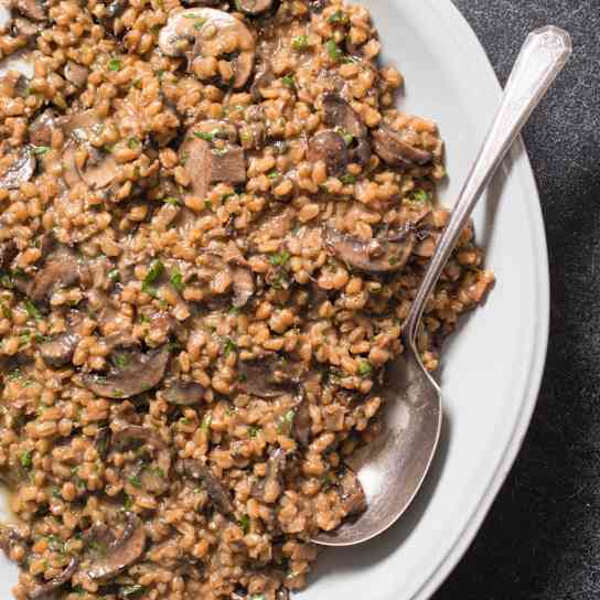 Slow-Cooker Creamy Farro with Mushrooms and Thyme