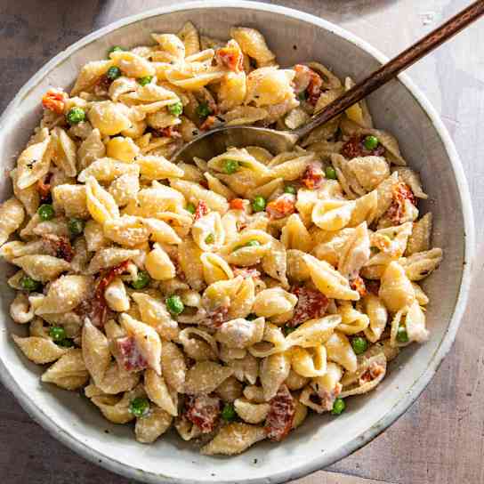 Pasta with Sun-Dried Tomatoes, Ricotta, and Peas