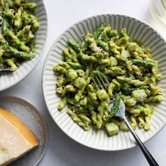 Pasta with Pesto, Potatoes, and Green Beans
