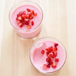 Strawberry Mousse with Frozen Strawberries