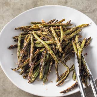 Skillet-Charred Green Beans with Crispy Bread-Crumb Topping