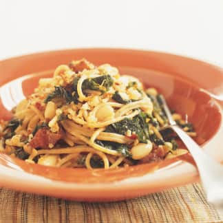 Whole Wheat Pasta with Spinach, Beans, Tomatoes, and Garlic Chips