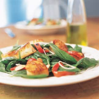 Warm Spinach Salad with Seared Scallops and Roasted Pepper Vinaigrette