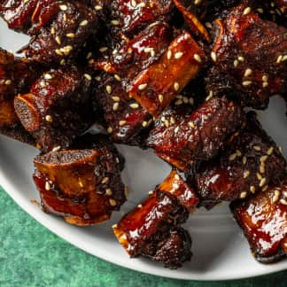 How the Chinese Do Sticky, Crispy Spareribs