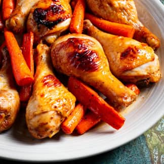 Honey-Roasted Chicken Drumsticks with Carrots