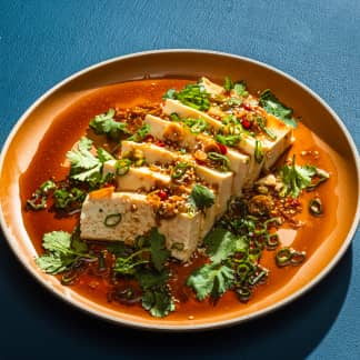 Spicy Cold Tofu (Liángbàn Dòufǔ / 涼拌豆腐)