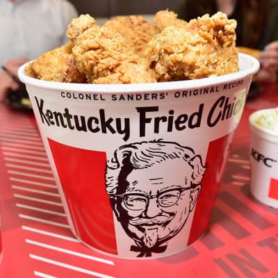 Chicago style fried chicken with Chicago mild sauce. : r/food