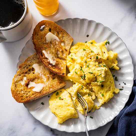 Everyday Fluffy and Tender Scrambled Eggs