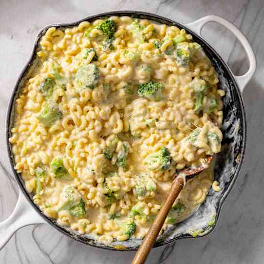 Skillet Broccoli Macaroni and Cheese